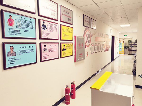 У������